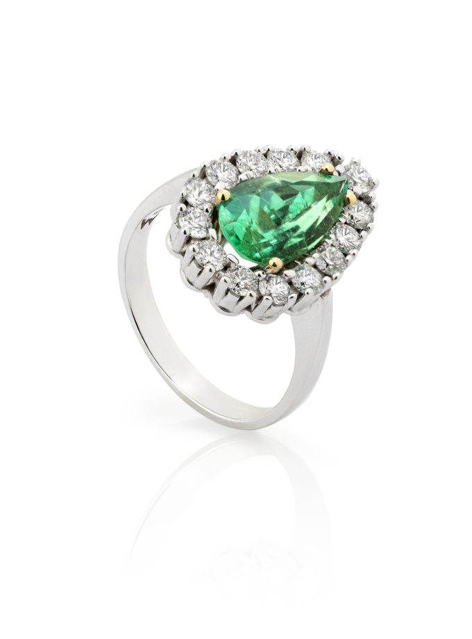 Anillo con esmeralda colombiana y diamantes