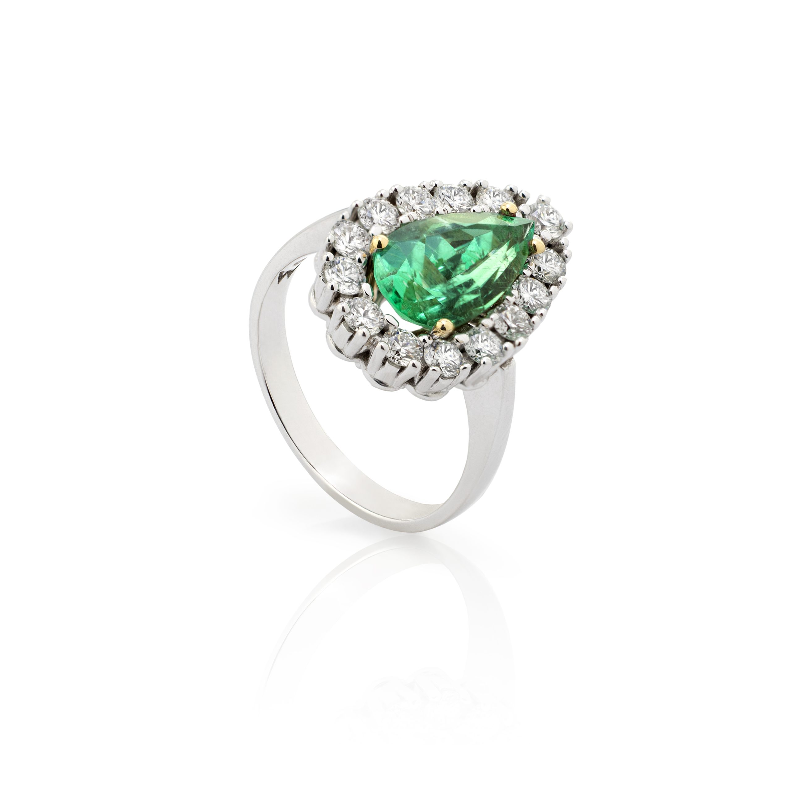 Anillo con esmeralda colombiana y diamantes